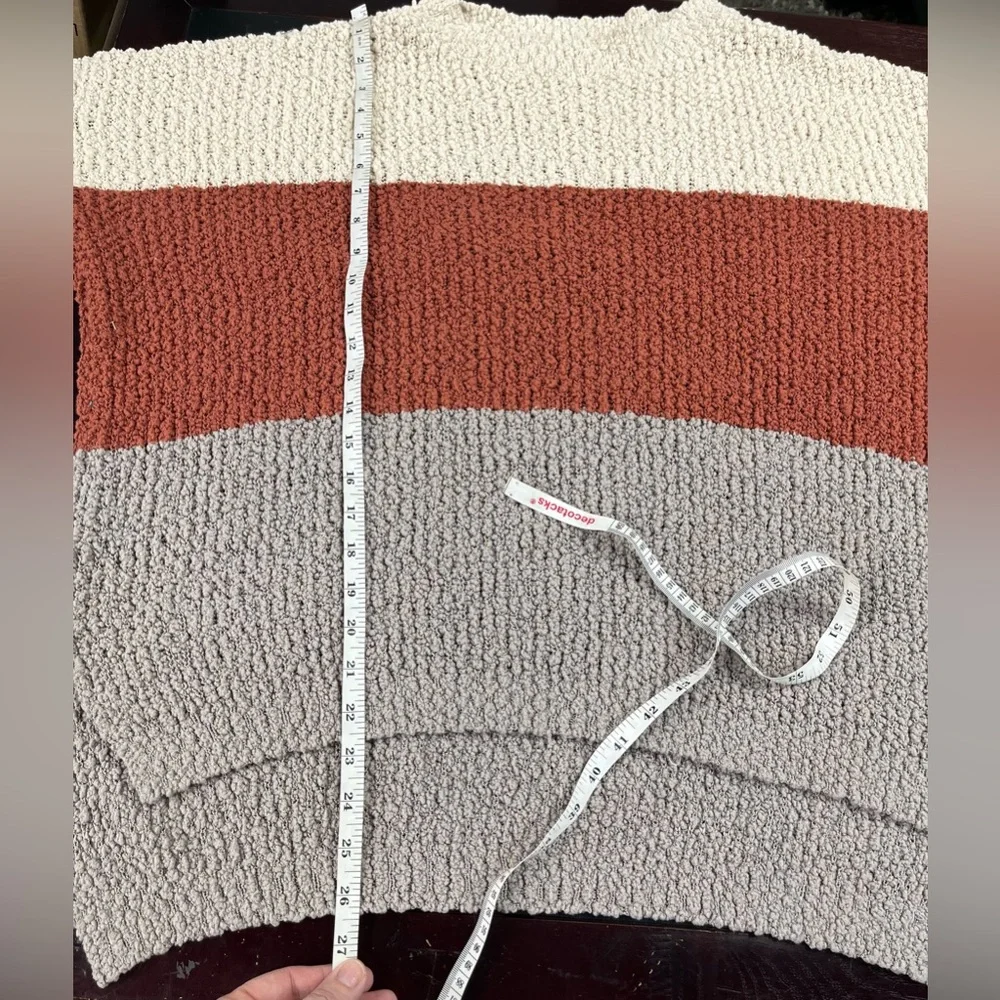 Amaryllis sweater 28” p2p - Picture 8 of 8